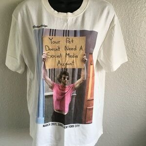 Zara White Graphic Tee “Your Pet Dosen’t Need A Social Media Account” Small